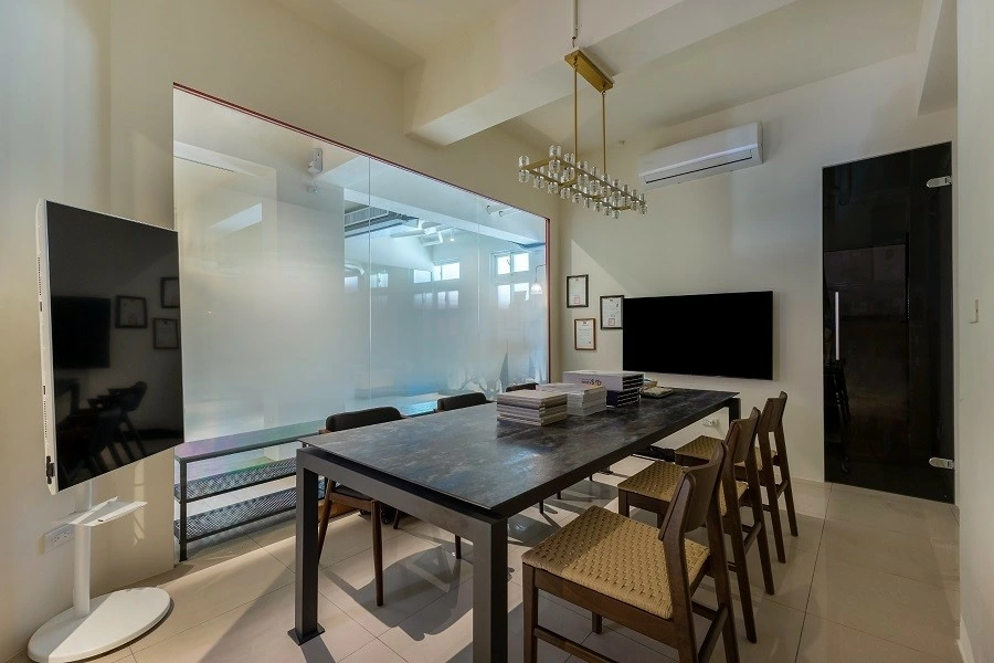 J Pole Dance Studio 2.0