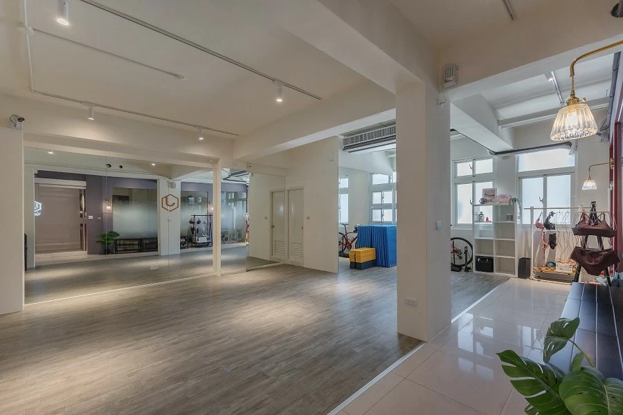 J Pole Dance Studio 2.0