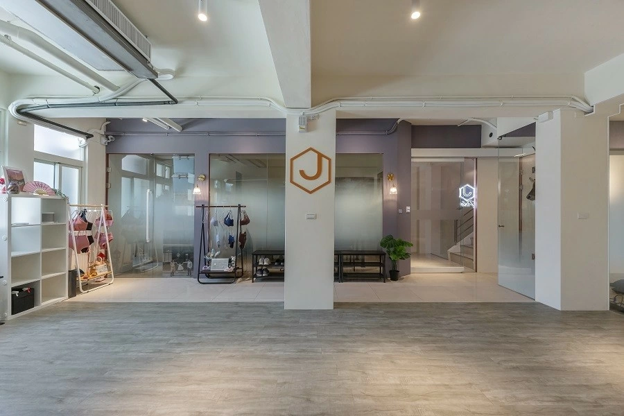 J Pole Dance Studio 2.0