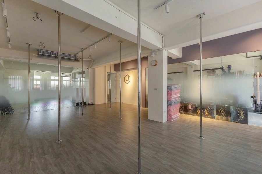 J Pole Dance Studio 2.0